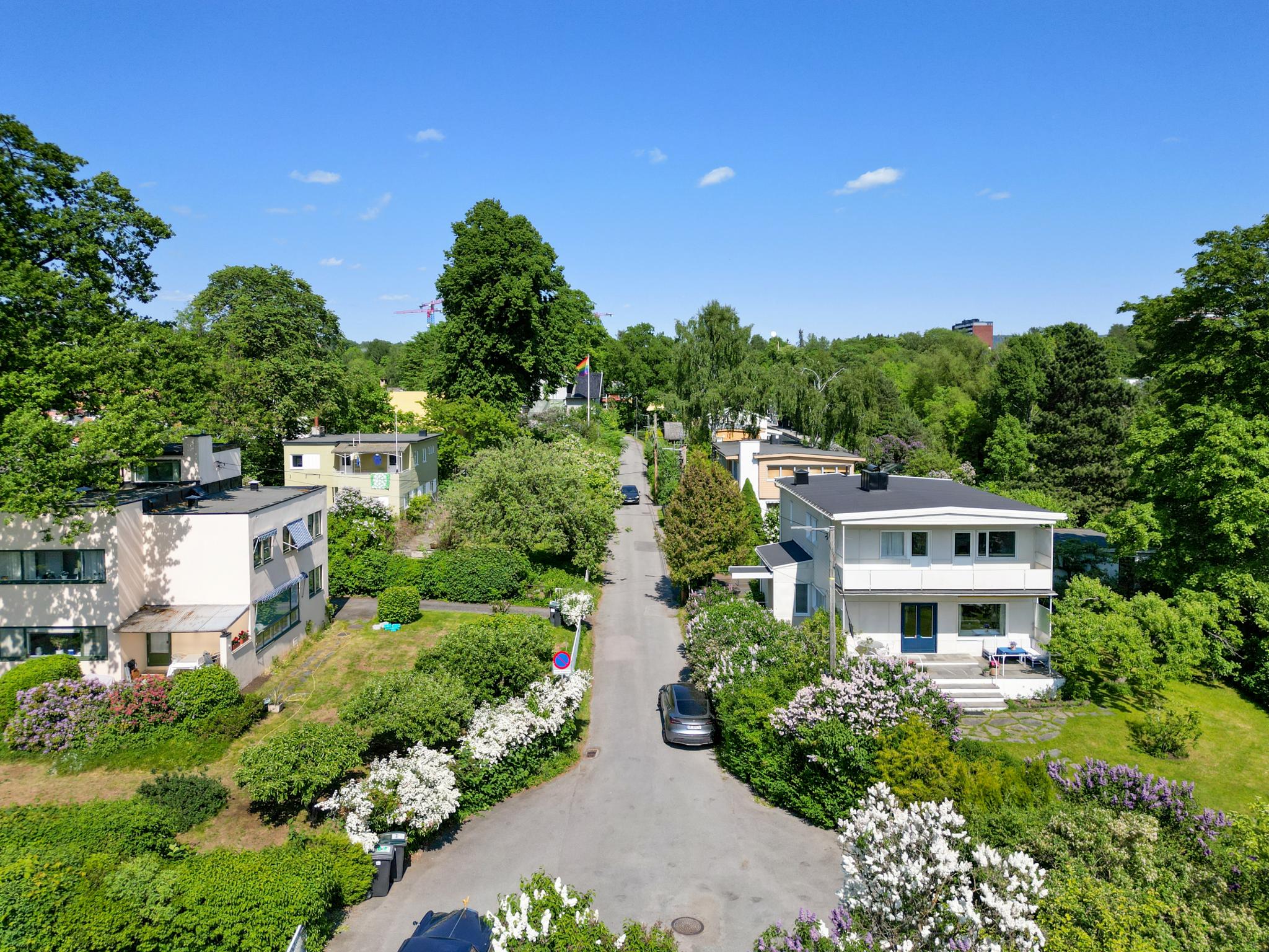Leiligheten ligger idyllisk til i enden av rolig blindvei.